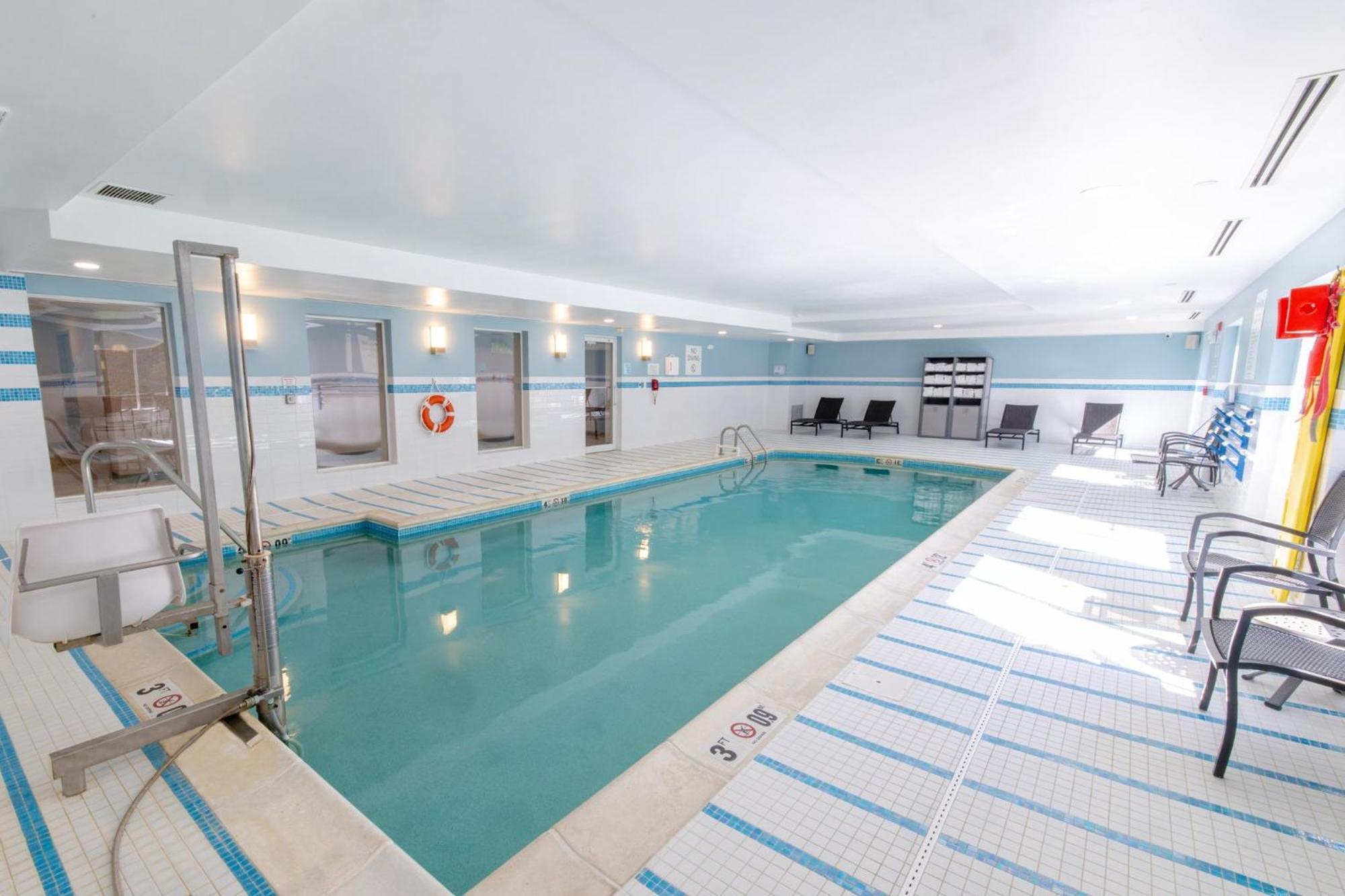 Holiday Inn Express - Neptune By Ihg Экстерьер фото