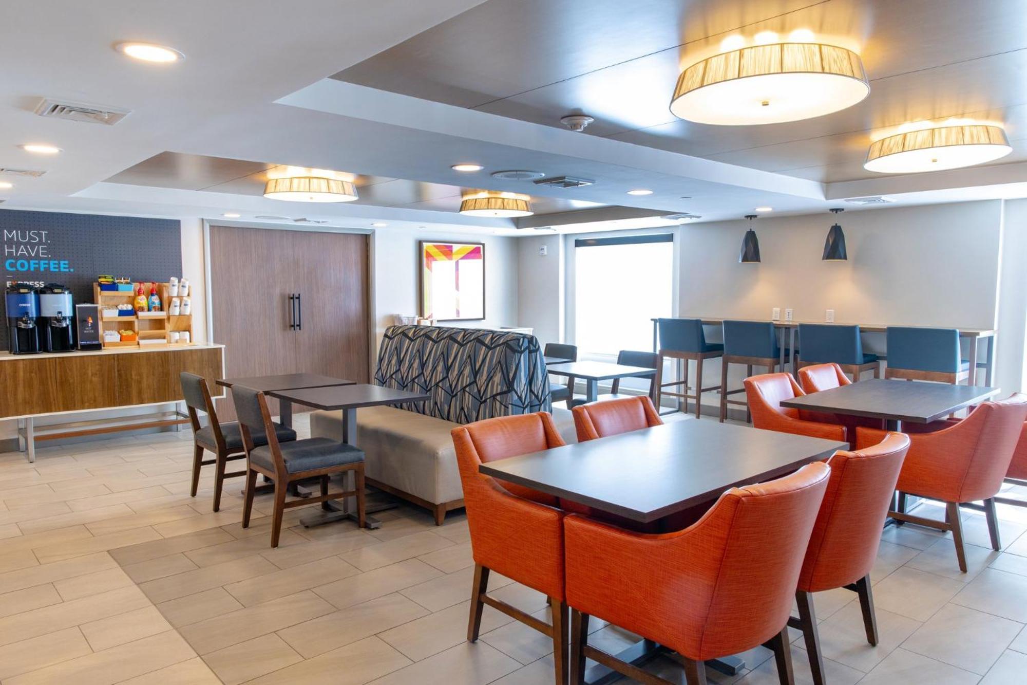 Holiday Inn Express - Neptune By Ihg Экстерьер фото