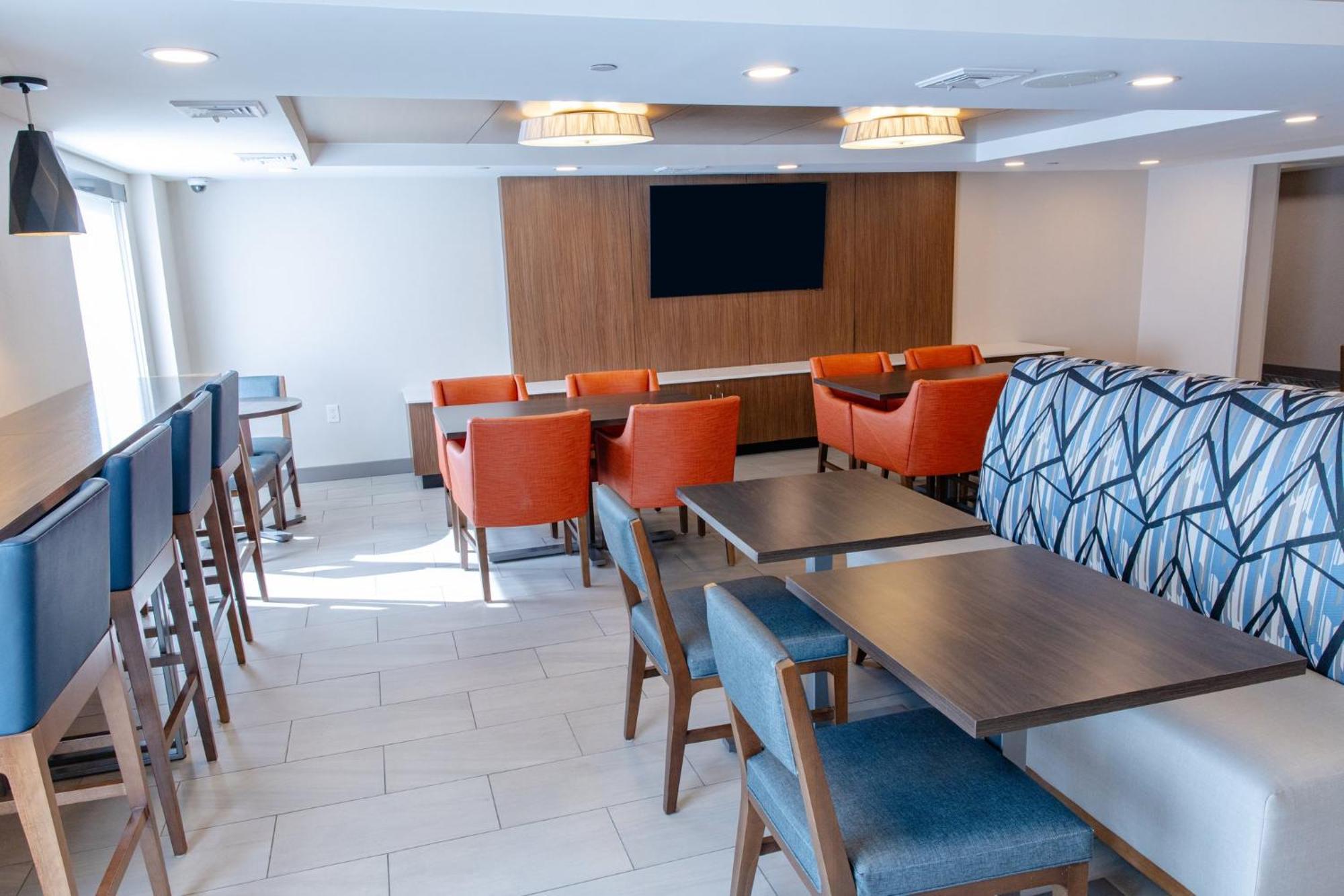 Holiday Inn Express - Neptune By Ihg Экстерьер фото