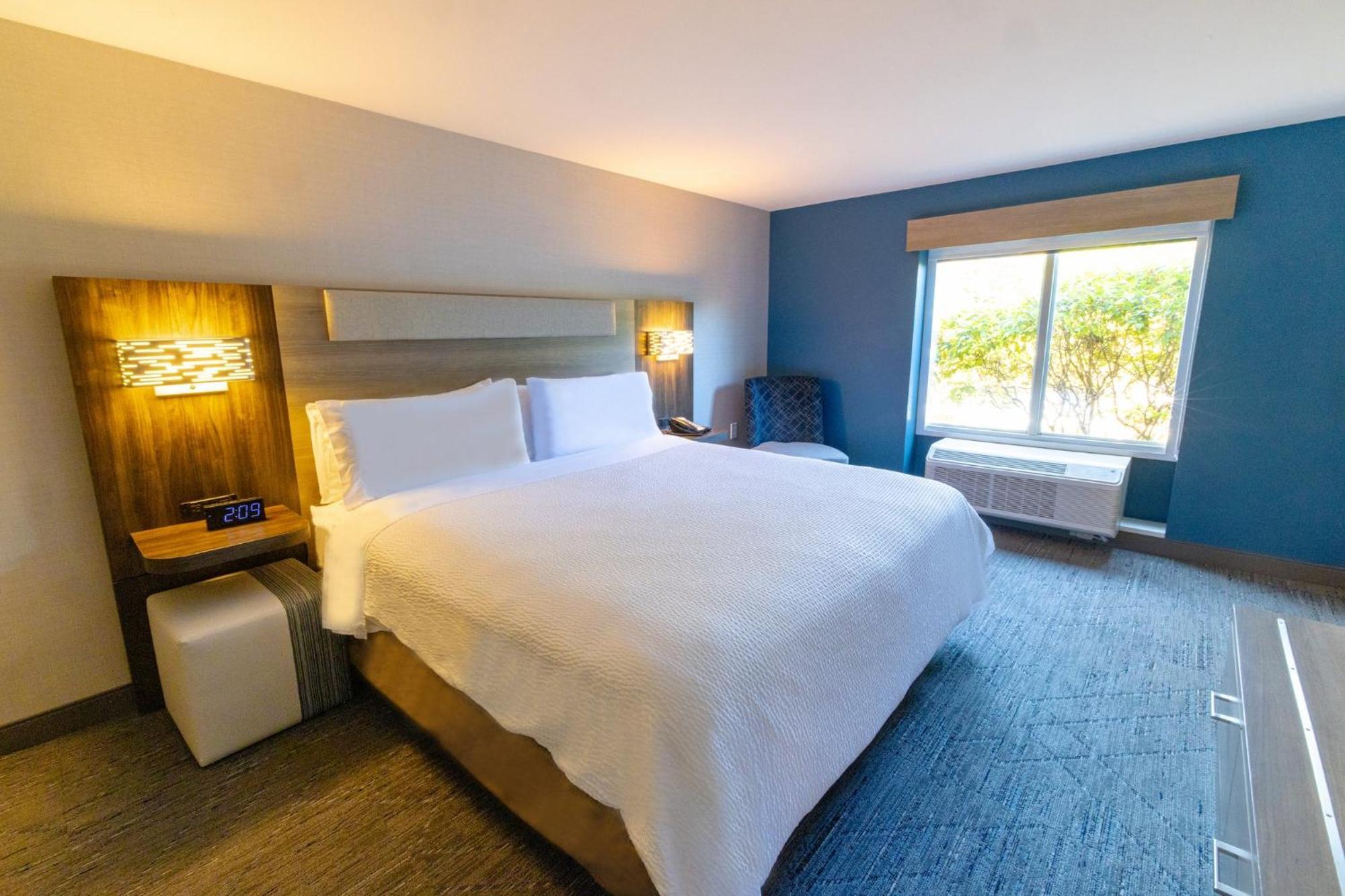 Holiday Inn Express - Neptune By Ihg Экстерьер фото
