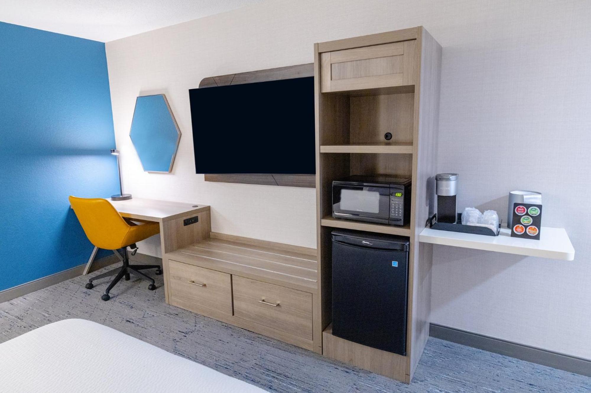 Holiday Inn Express - Neptune By Ihg Экстерьер фото